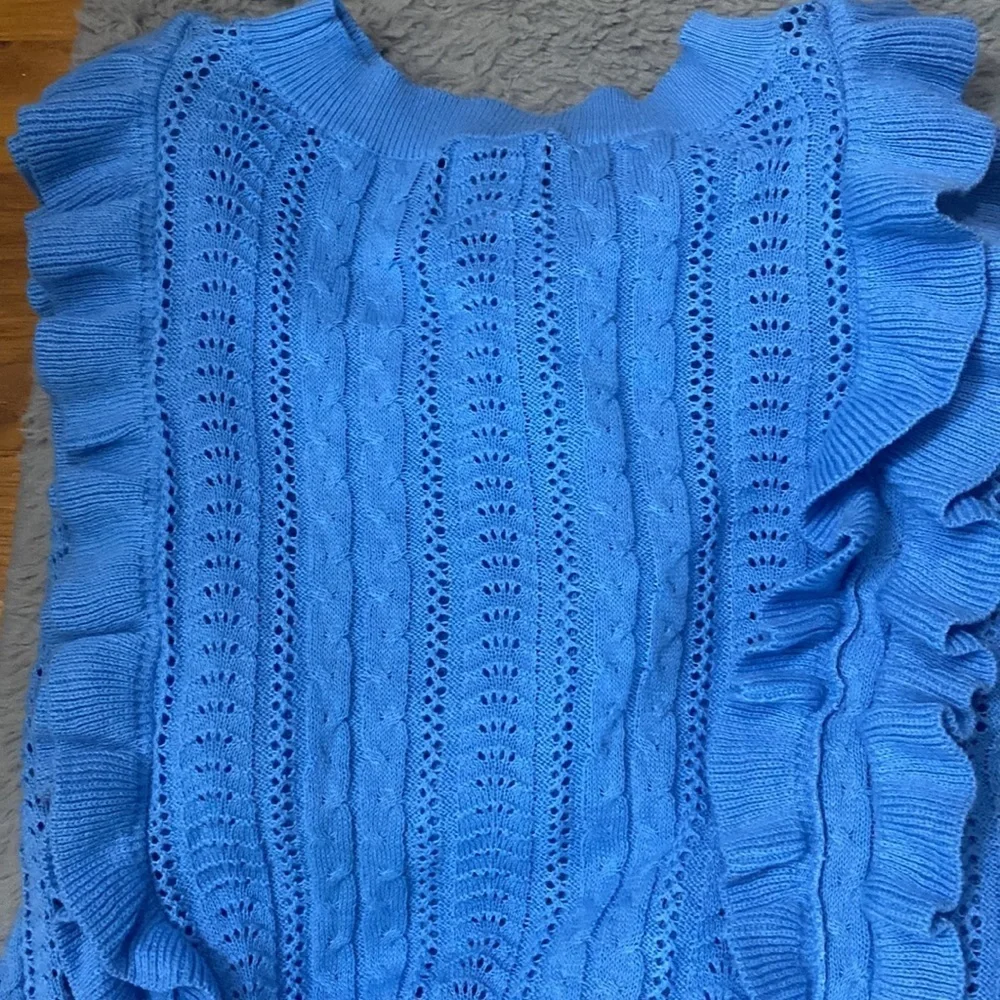 Francesca’s NWOT Ruffled pull over sweater - Picture 6 of 8